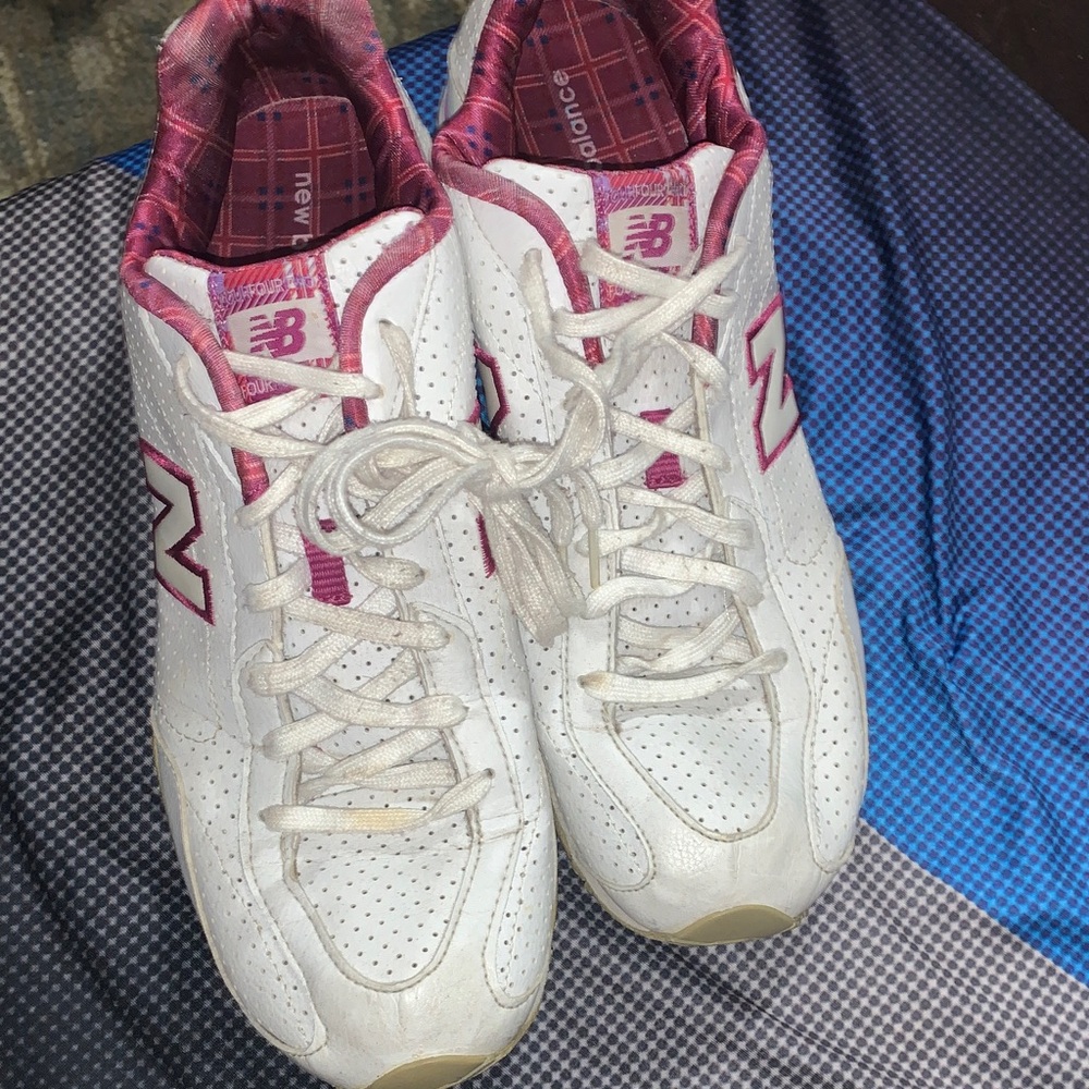 New Balance Women's White and Magenta Sneakers